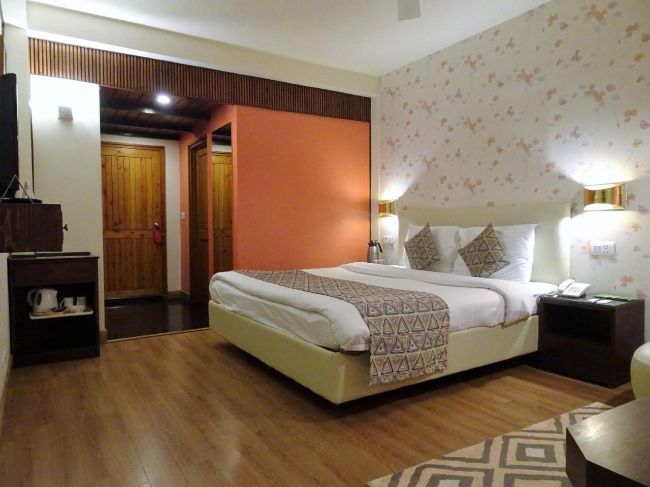 Honeymoon Inn Шимла Экстерьер фото