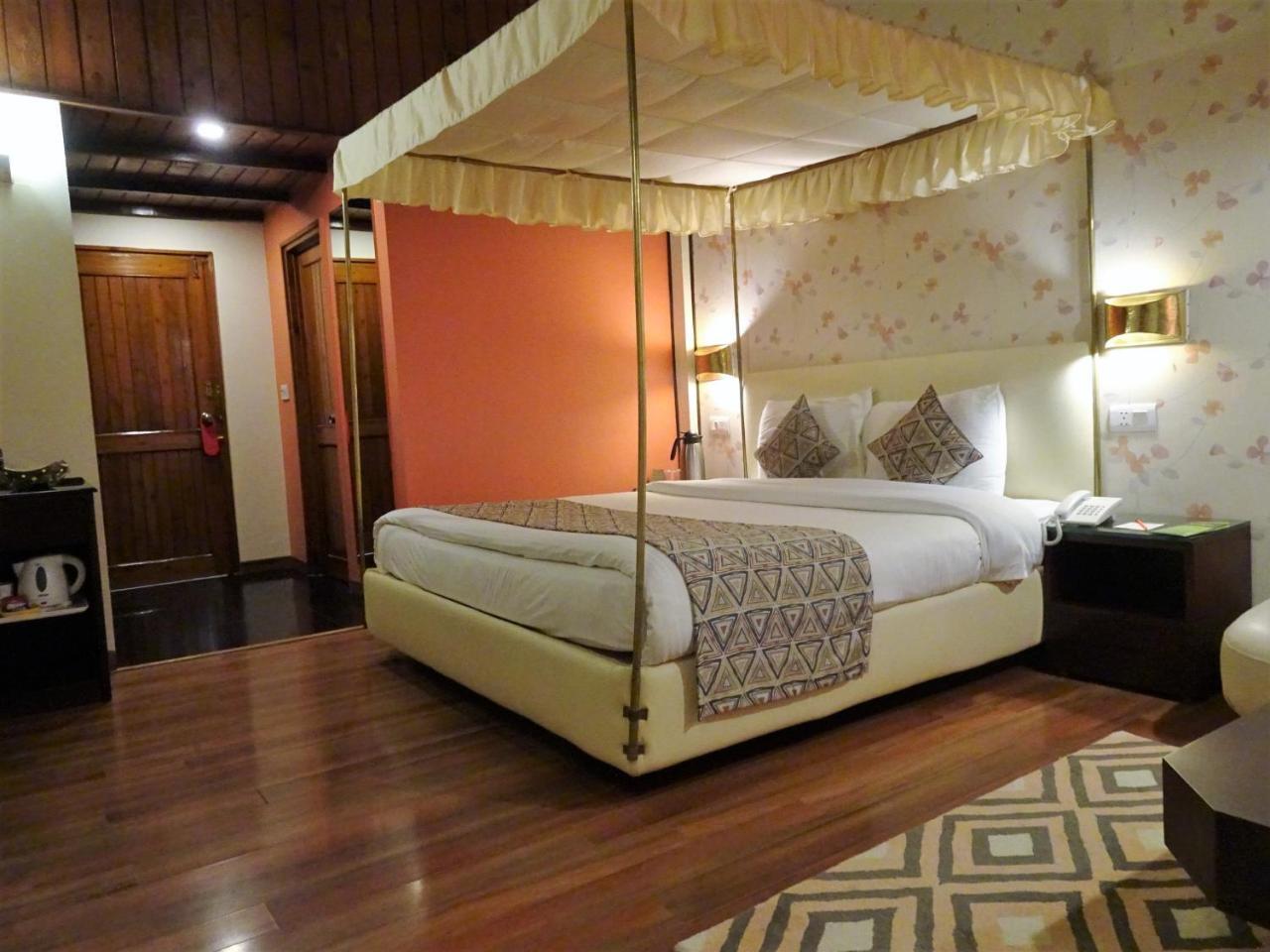 Honeymoon Inn Шимла Экстерьер фото