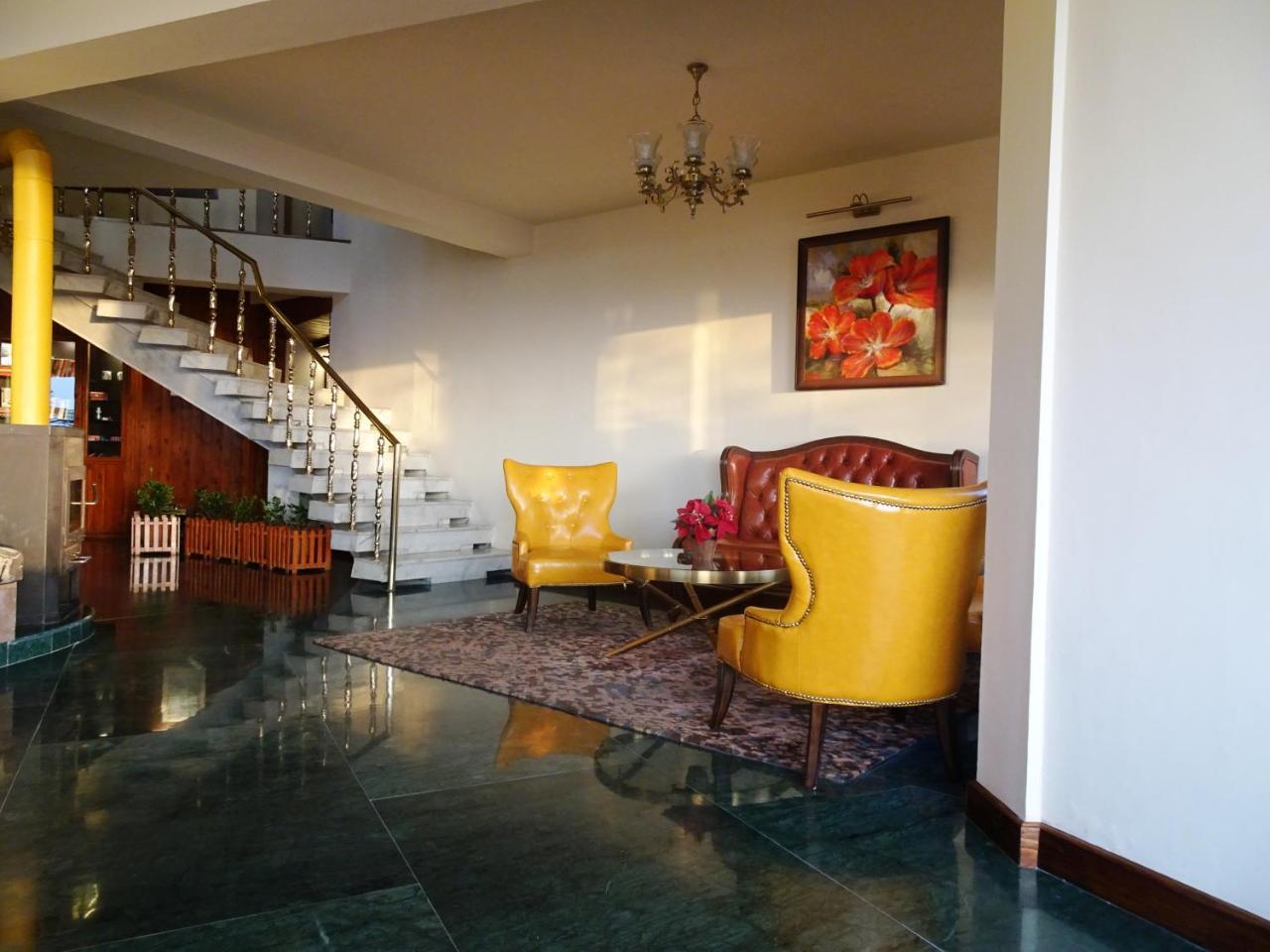 Honeymoon Inn Шимла Экстерьер фото